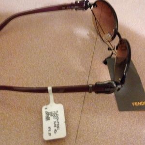 New women's Fendi glasses never used